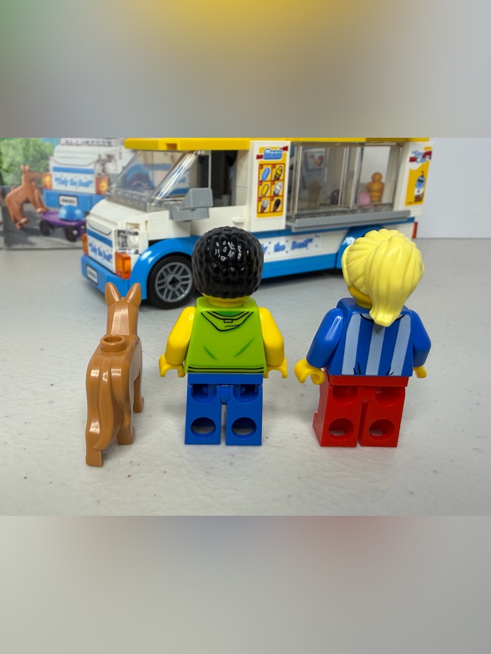 LEGO #60253 Ice-Cream Truck - Picture 4 of 12
